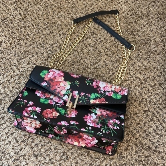 Lionel Crossbody - Picture 3 of 6